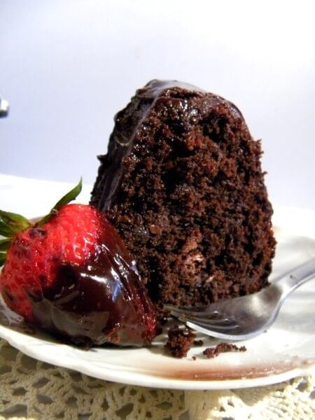 slice-merlot-cake