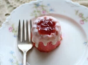 pink velvet cupcakes horizontal