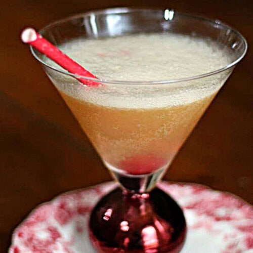 Commodore cocktail in a martini glass.