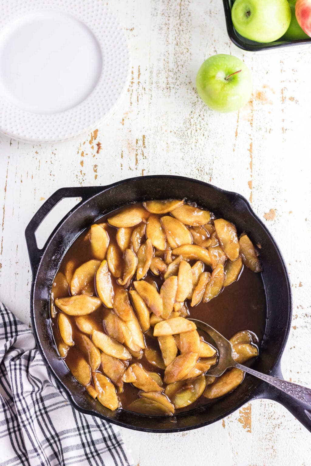 \Easy Southern Skillet Fried Apples Side Dish Recipe - Restless Chipotle