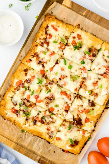 Best Chicken Bacon Ranch Pizza Recipe (So Easy!) - Restless Chipotle