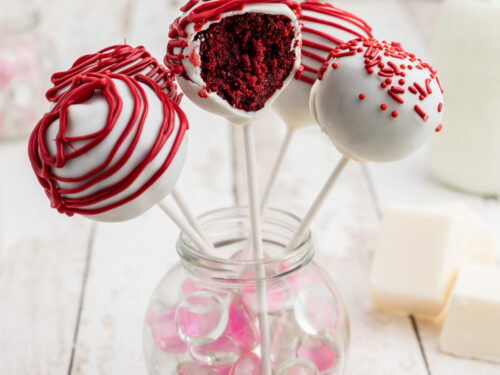 How to Make Red Velvet Cake Pops - Restless Chipotle