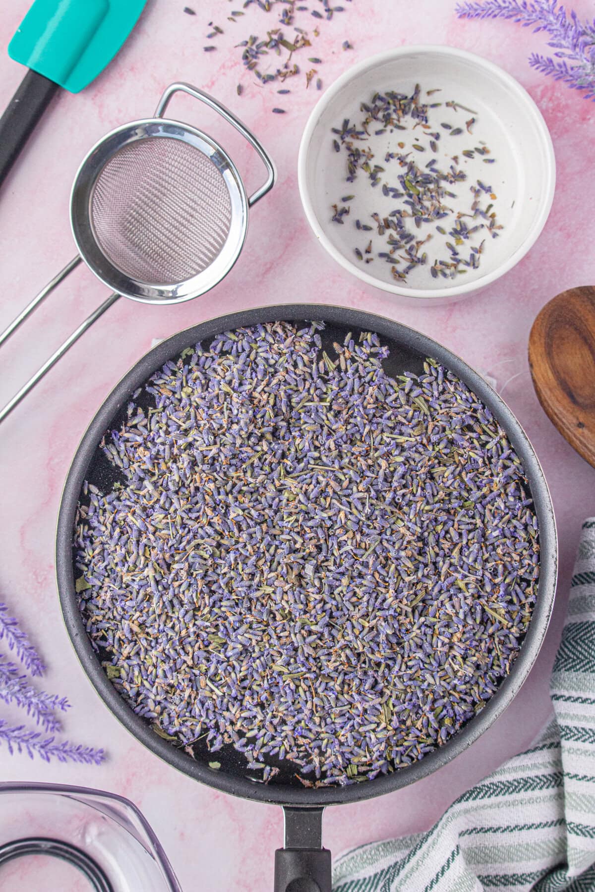 Adding the lavender to the sugar and water mixture.