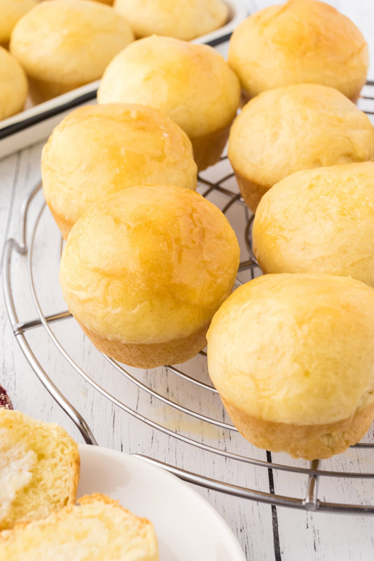 Closeup of dinner rolls on a wire rack.