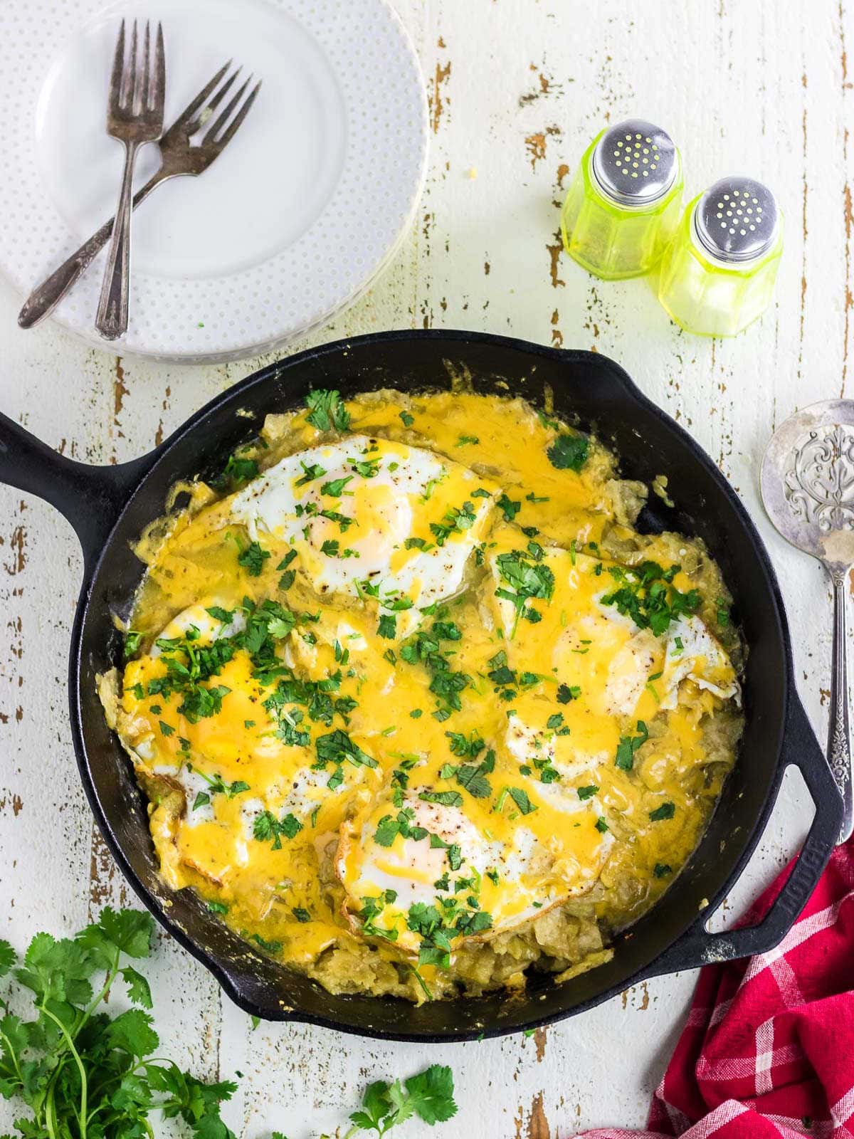 The green chilaquiles finished in the skillet.