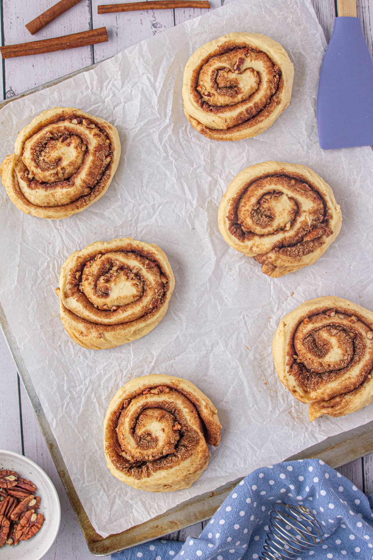 Cinnamon rolls rising.