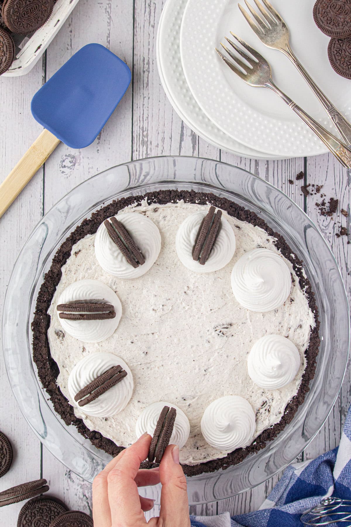 Topping the Oreo icebox pie with whole Oreos.