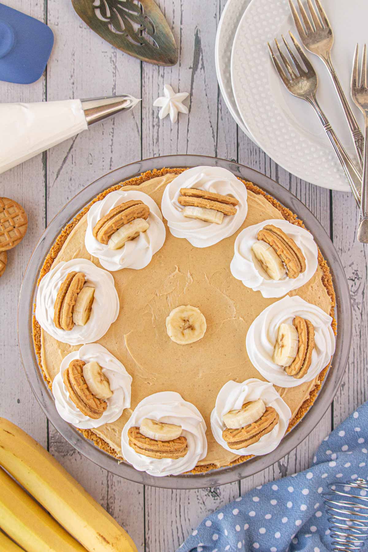 An overhead view of peanut butter banana icebox pie.